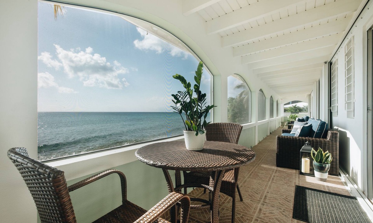 Estate Prosperity West House | Beachfront Home - Screened-In Porch - Near Downtown - Auto On Generator