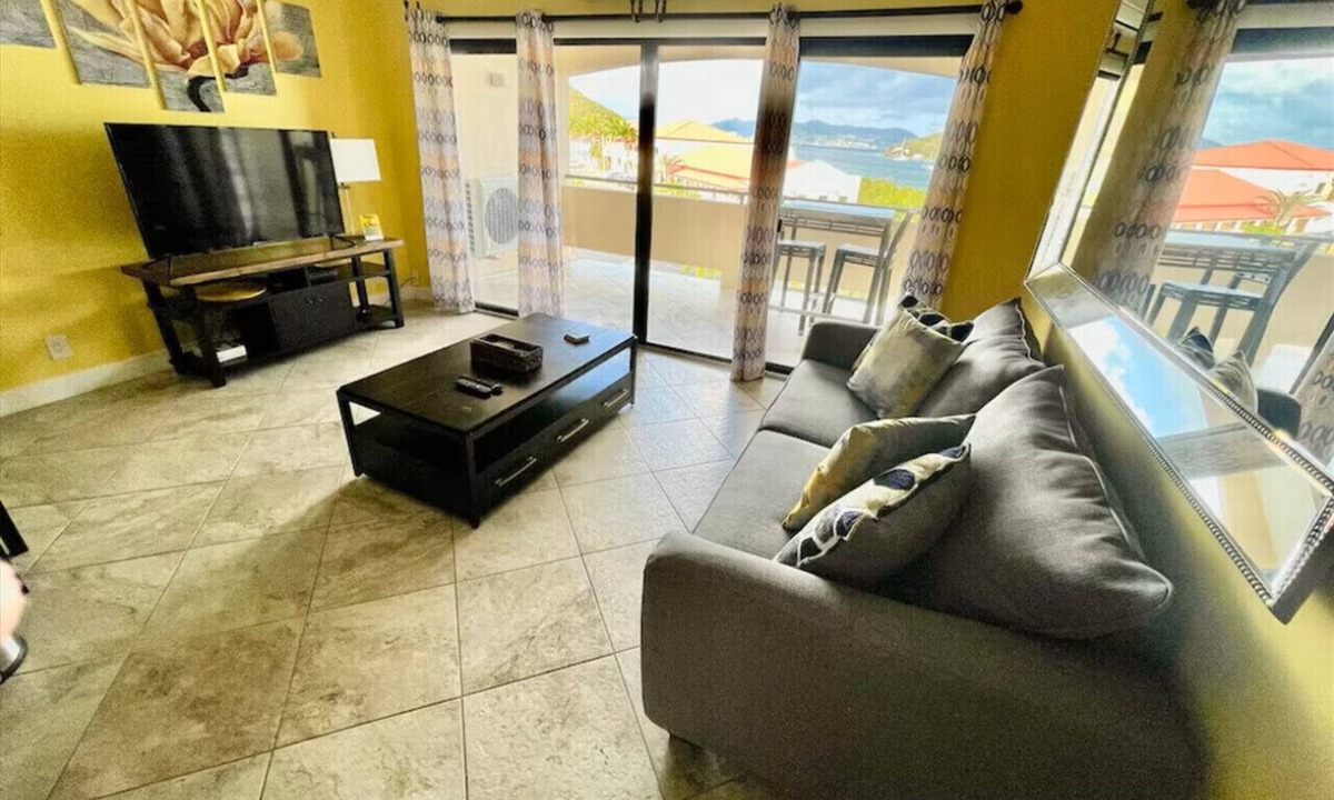 Red Hook Condo | Island Couples Retreat - 1 Bed Condo in Red Hook