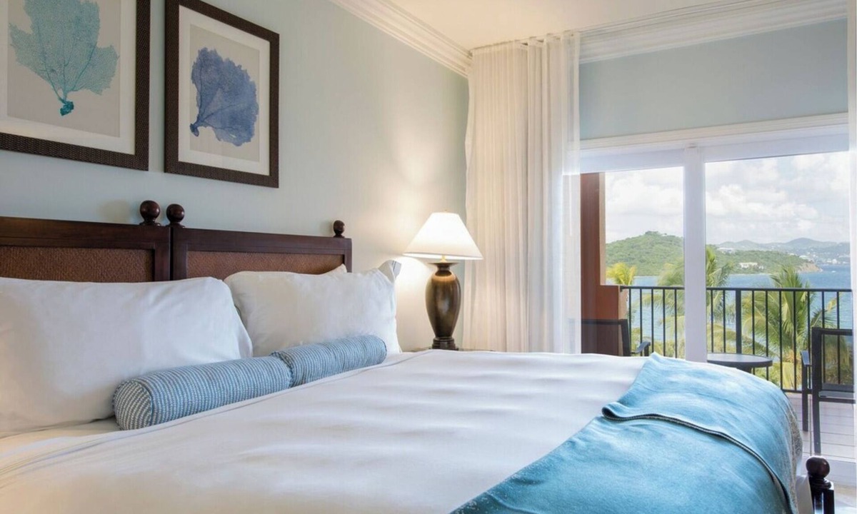 Nazareth Condo | Lavish 3 bedroom 3.5 bathroom penthouse overlooking the water.