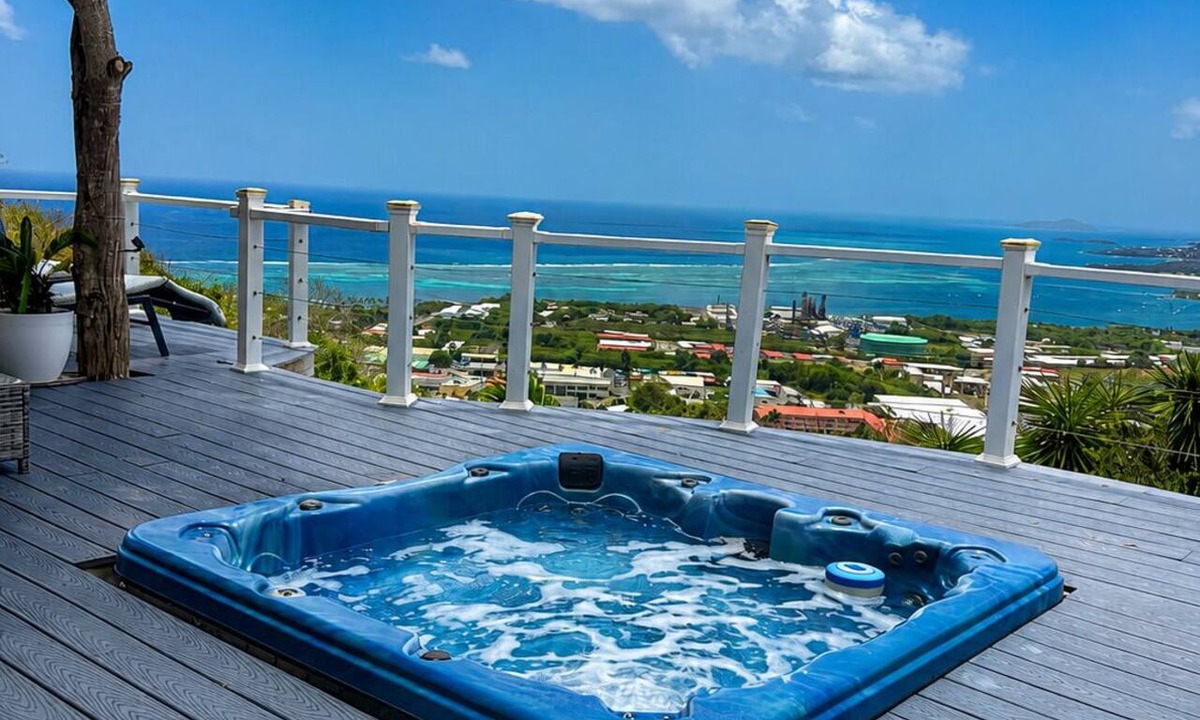 Estate Beeston Hill Villa | Ocean Views Private Hilltop Stay 5 Minutes Downtown