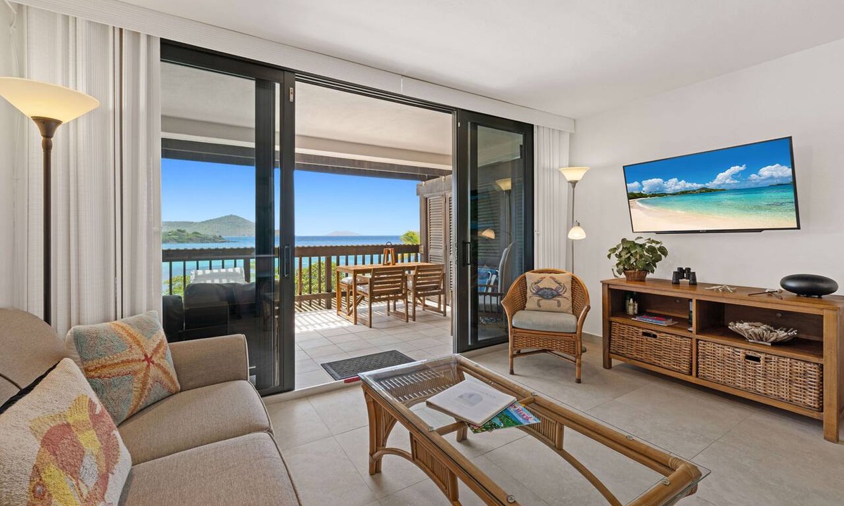 Red Hook Condo | Oceanfront Sapphire – Water Views, Sleeps 6, Beach