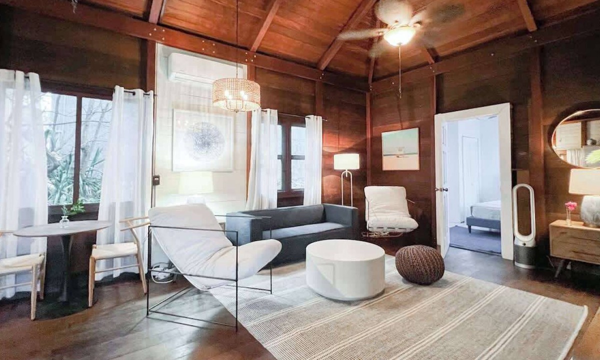 Estate Enighed House | Oceanview Cottage Walk to Beach & Restaurants