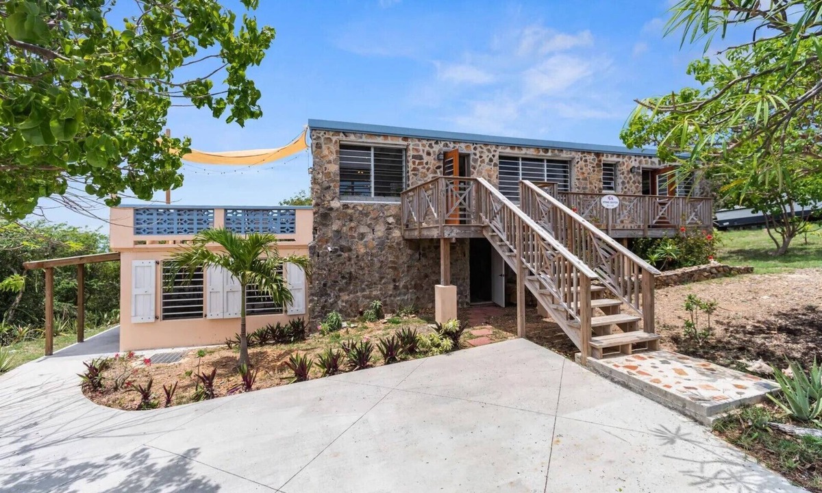 Estate Western Water Island House | Remodeled house located on Water Island that can accommodate up to 6 guests