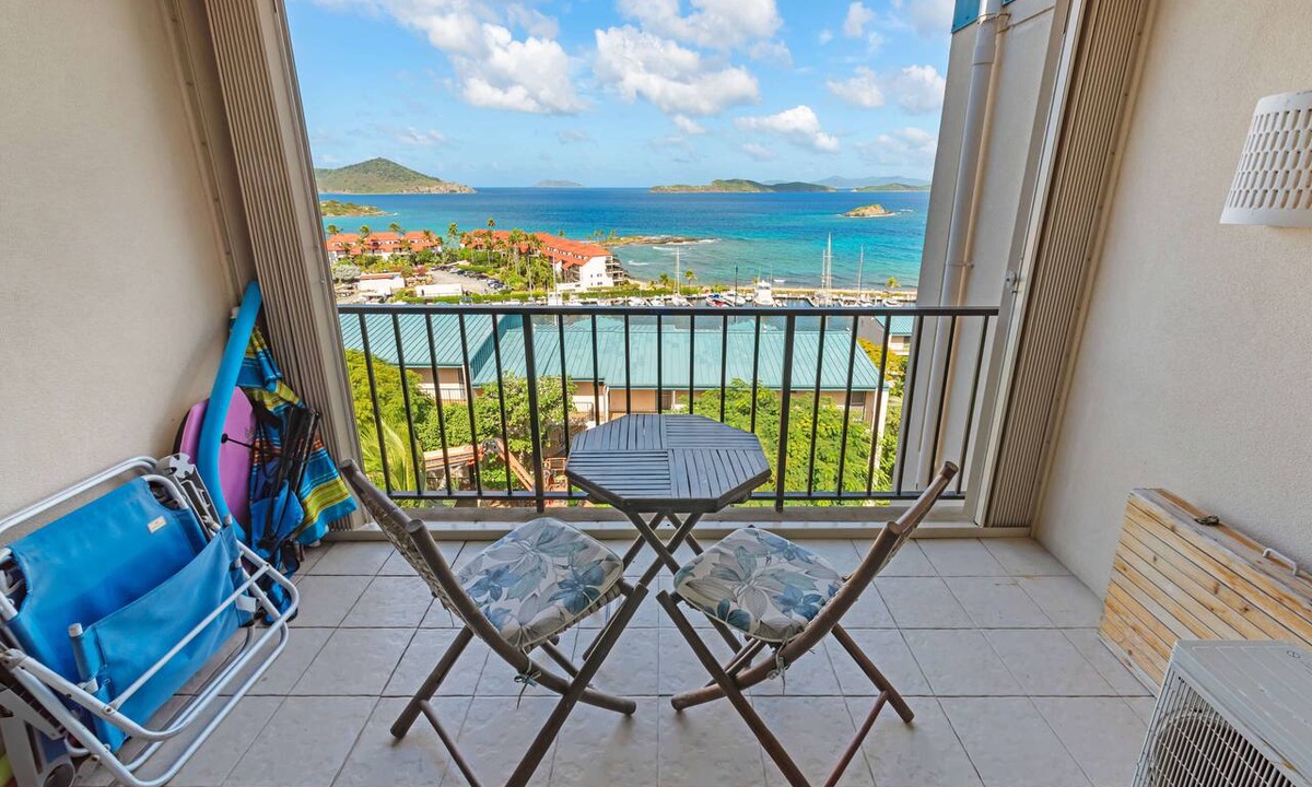 Red Hook Condo | Seconds from Sand & Stunning Sea Views