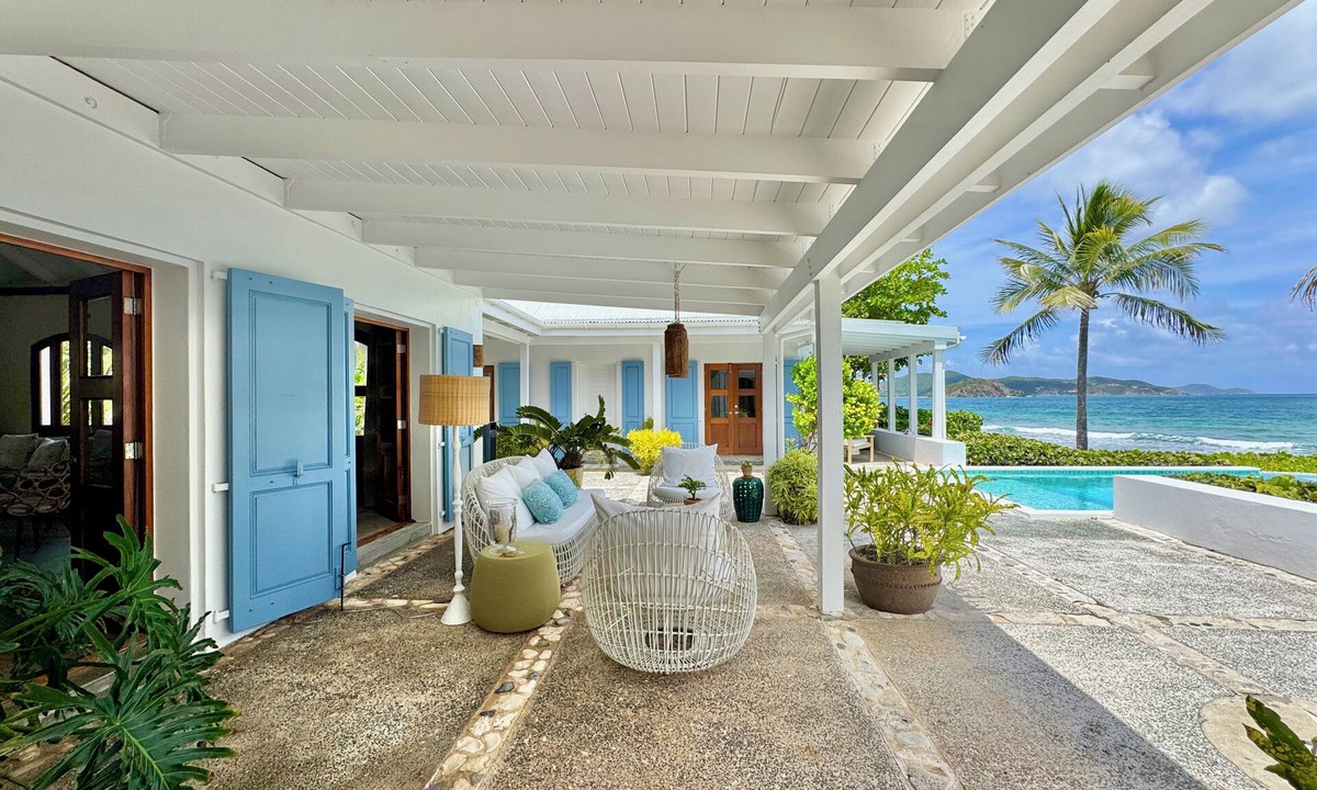 Estate Fortsberg House | Spindrift ~ Serene Oceanfront 3-Bdrm Villa W/Pool & Solar