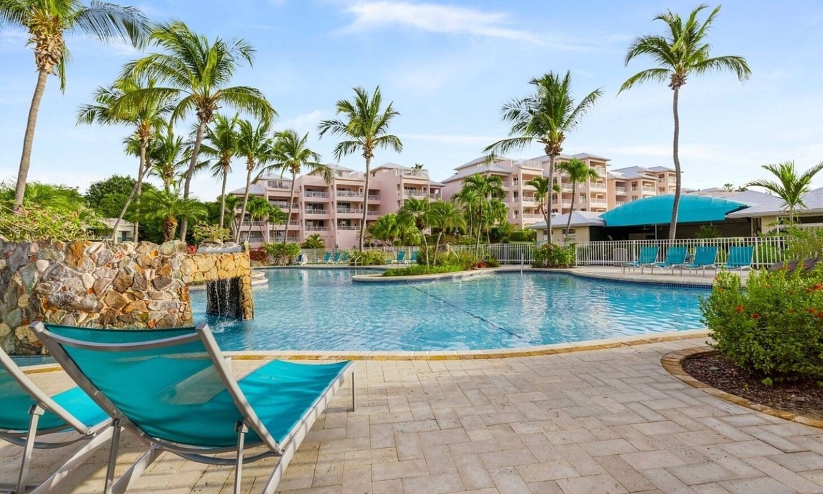 Nazareth Resort | St. Thomas | Romantic Beach Retreat | Pool + Beach
