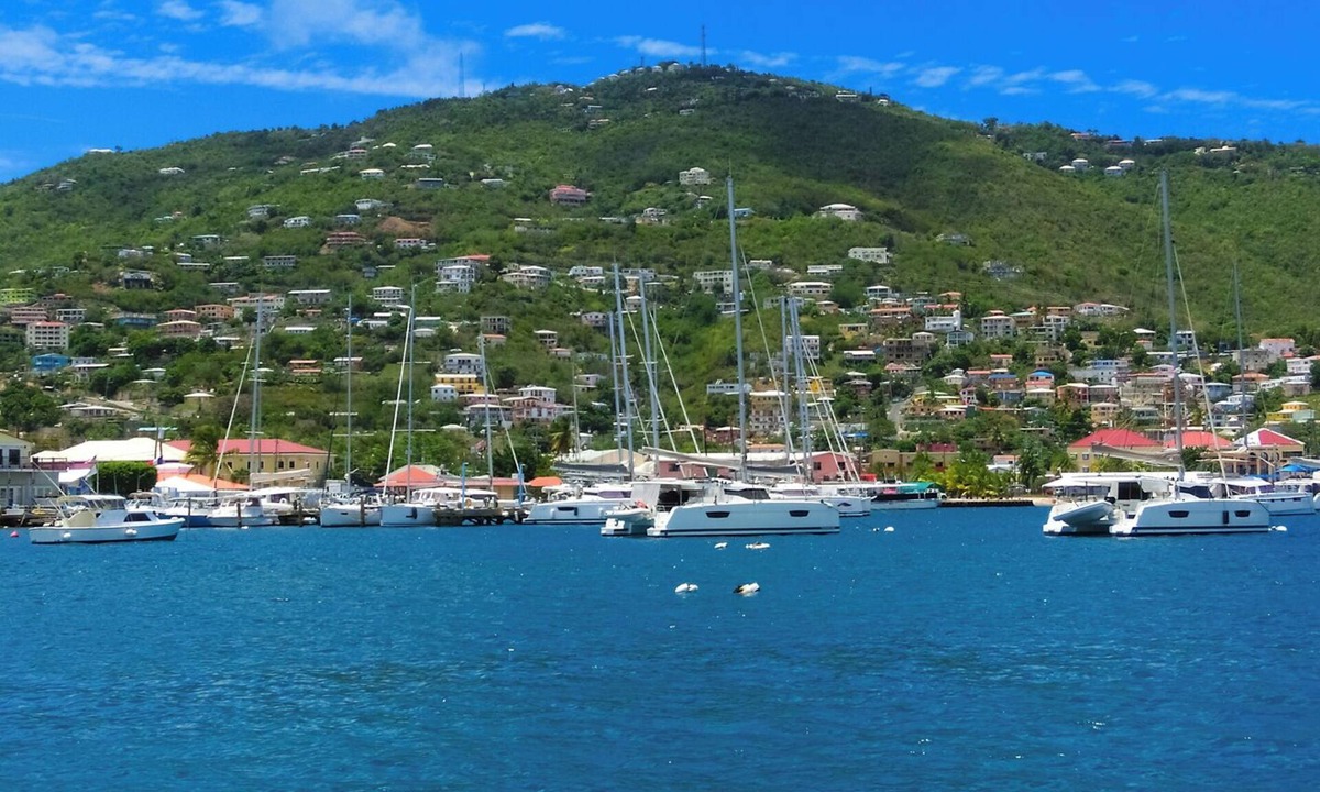 Frenchtown Boat Rental | Sun-Kissed Sailing: A Caribbean Beach Experience from Islas Vírgenes de Estados Unidos, Santo Tomás