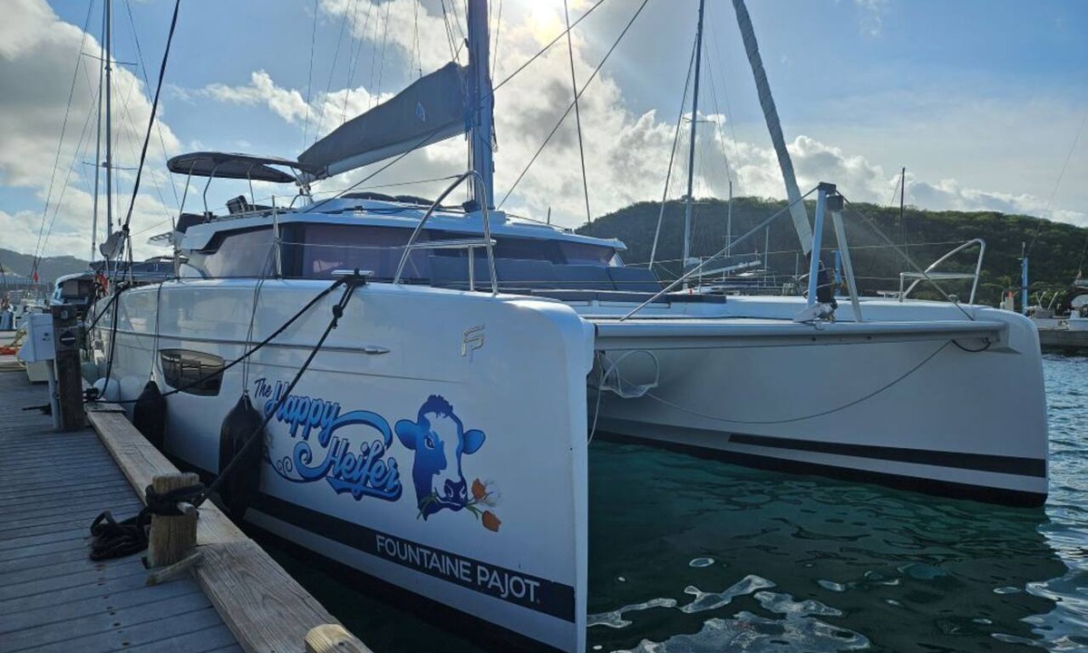 Frenchtown Boat Rental | Sun-Kissed Sailing: A Caribbean Beach Experience from Islas Vírgenes de Estados Unidos, Santo Tomás