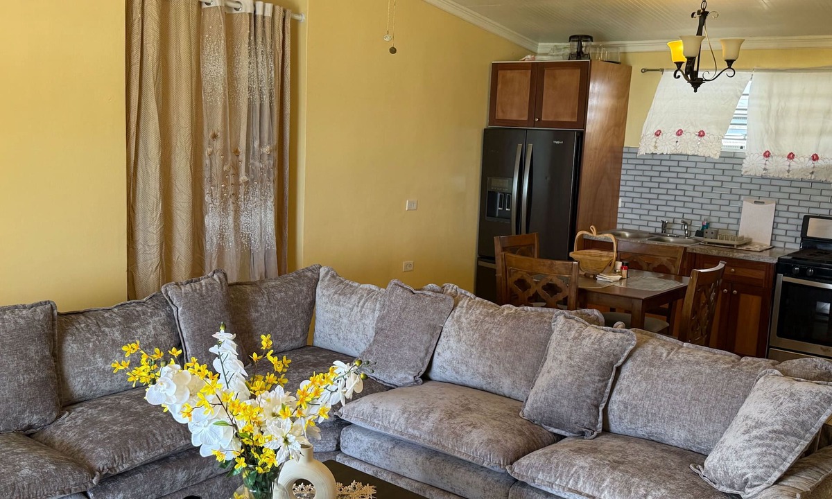 Estate Solberg House | VI Cozy Comfy, Generator, beautiful view, close DT