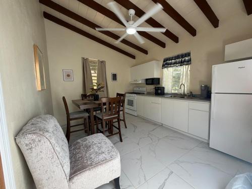 Estate Fortuna Apartment | Villadeco Escape, Gated Cottage with Generator