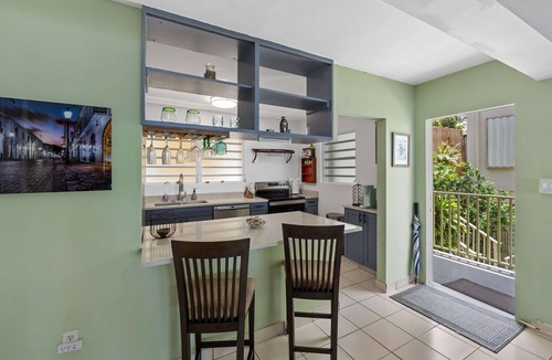 Estate Solberg Condo | 180 Balcony Views | 5 mins to Dining + Beaches