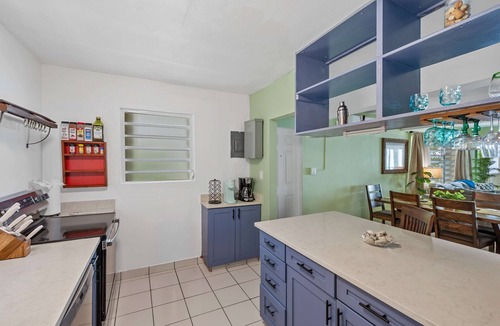 Estate Solberg Condo | 180 Balcony Views | 5 mins to Dining + Beaches