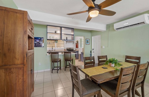 Estate Solberg Condo | 180 Balcony Views | 5 mins to Dining + Beaches