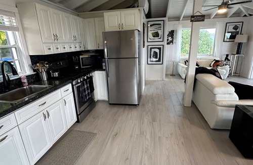 Estate Carolina House | 2 BR/2 BA CORAL BAY. REFRESHED INSIDE & AC THROUGHOUT! NEW POOL! NEW GENERATOR!