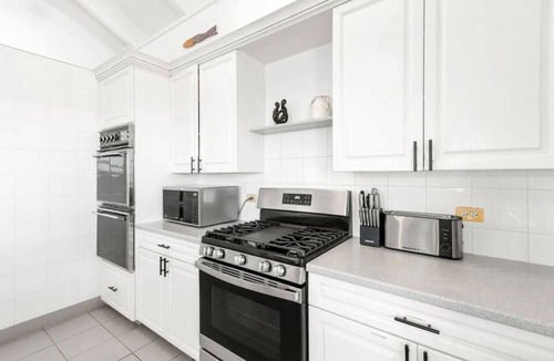 Estate Bakkero Villa | 4BR w/pool, centrally located - 5min to beach!
