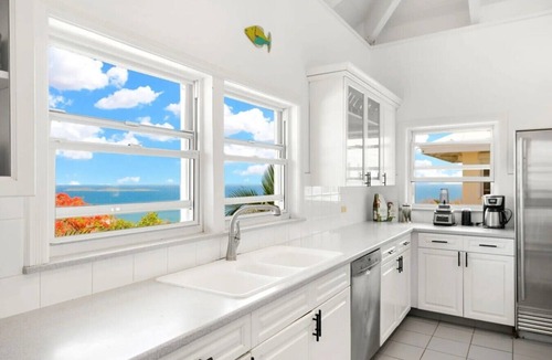 Estate Bakkero Villa | 4BR w/pool, centrally located - 5min to beach!