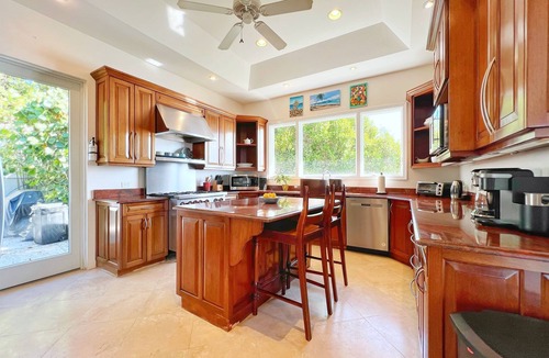 Nazareth House | 7 Suites | Red Hook + STJ Ferry | Oceanfront