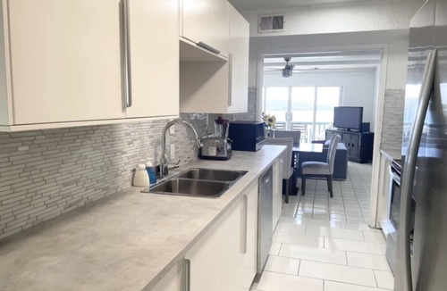 Nazareth Condo | `Bay View` Near Pool, Hot Tub, Beach & Restaurant