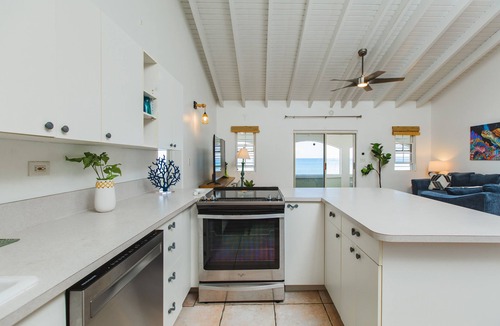 Estate Prosperity West House | Beachfront Home - Screened-In Porch - Near Downtown - Auto On Generator