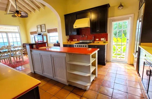 Estate Misgunst House | Breathtaking Ocean Views with Pool & Backup Power