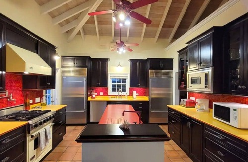 Estate Misgunst House | Breathtaking Ocean Views with Pool & Backup Power