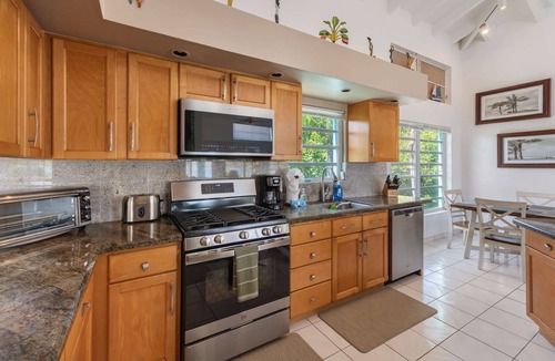 Nazareth Villa | Casa Bougainvillea - Secluded Oceanfront Retreat with Pool and Stunning Views!