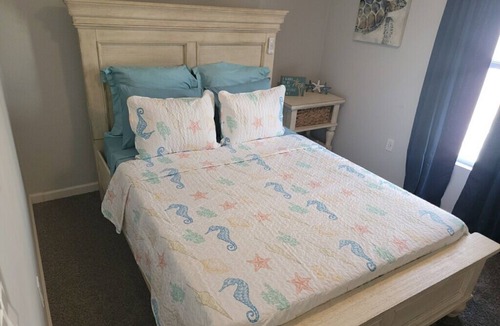 Frederiksted Southeast House | Casa De Minin 5 minutes walk to the best local beach, Pizza and entertainment.