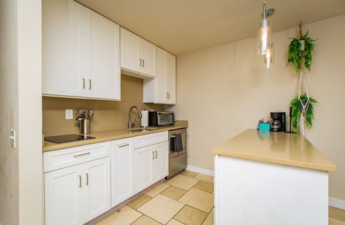 Estate Recovery Hill Condo | Costal Modern Condo