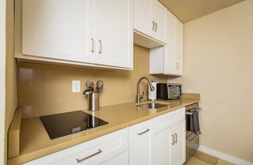 Estate Recovery Hill Condo | Costal Modern Condo