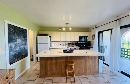 Estate Altona Condo | Experience breathtaking ocean views and the unbeatable charm!