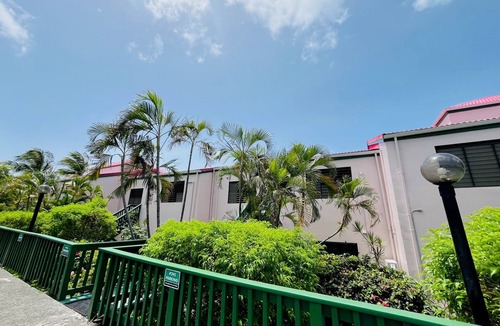 Estate Altona Condo | Experience breathtaking ocean views and the unbeatable charm!