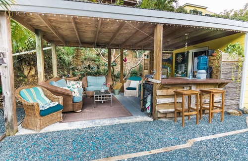 Estate Mandal RV Rental | Flamingo Grove Glamping Site with AC