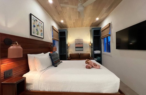 Cabes Point House | Garden Suite at Sapphire Beach Retreat