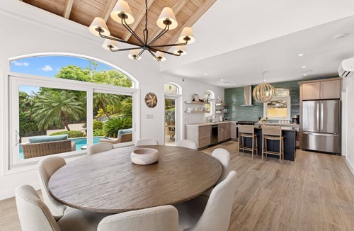 Estate Lovenlund House | Generator! 2 Primary Bedrooms - Magens Bay - Dining