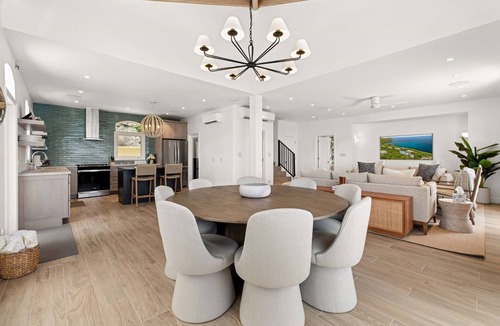 Estate Lovenlund House | Generator! 2 Primary Bedrooms - Magens Bay - Dining