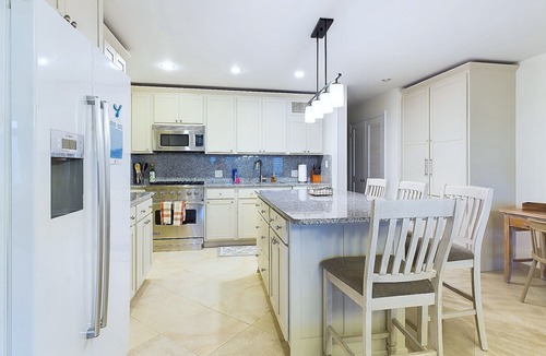 Cabes Point Condo | Immerse Yourself in Luxury at our breathtaking beachfront Condo!