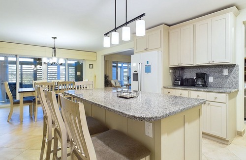 Cabes Point Condo | Immerse Yourself in Luxury at our breathtaking beachfront Condo!