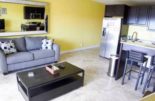 Red Hook Condo | Island Couples Retreat - 1 Bed Condo in Red Hook