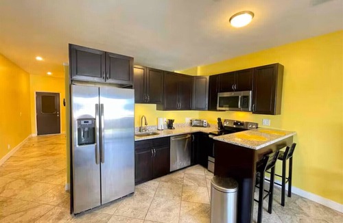 Red Hook Condo | Island Couples Retreat - 1 Bed Condo in Red Hook