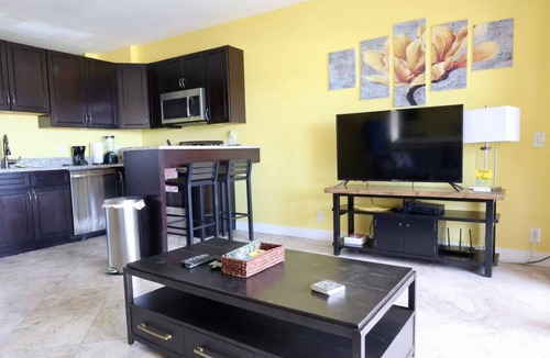 Red Hook Condo | Island Couples Retreat - 1 Bed Condo in Red Hook
