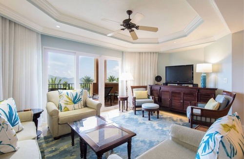 Nazareth Condo | Lavish 3 bedroom 3.5 bathroom penthouse overlooking the water.
