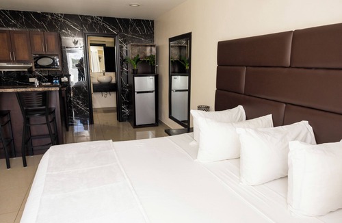 Altona Hotel | Lovely Studio for Corporates