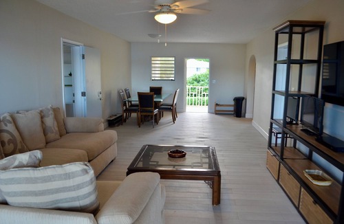 La Grande Princesse Condo | Modern & Breezy Condo in Beautiful Complex