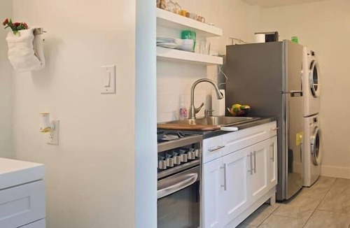 Estate Lovenlund Condo | Ocean View Studio by Magen's Pool & Generator