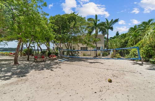 Nazareth Villa | Oceanfront Estate w/Infinity Pool & Private Beach, Ideal for Groups & Weddings!