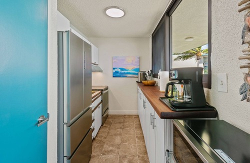 Bolongo Bay Condo | Oceanfront generator, walk to beach, pool, dining!