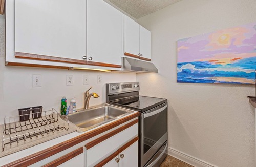 Bolongo Bay Condo | Oceanfront generator, walk to beach, pool, dining!