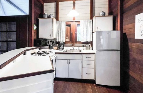 Estate Enighed House | Oceanview Cottage Walk to Beach & Restaurants