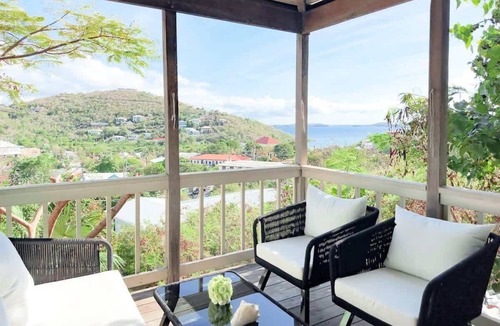 Estate Enighed House | Oceanview Cottage Walk to Beach & Restaurants