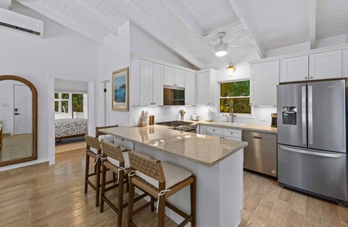 Estate Hull House | Private Pool | 2 Mins to Beach | Walk to Dining